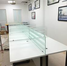 Hệ thống bàn làm việc vách kính